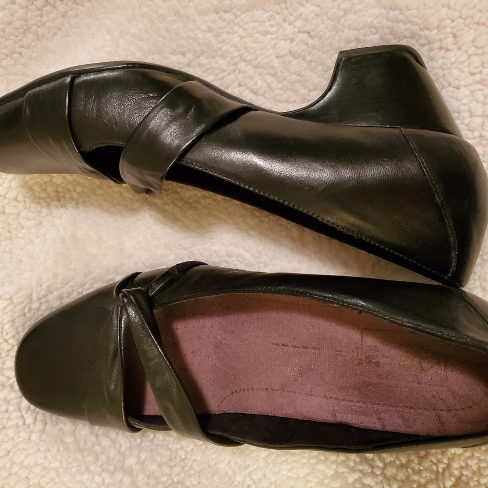 Clark's women's black pumps,  size 11M. - Picture 6 of 8